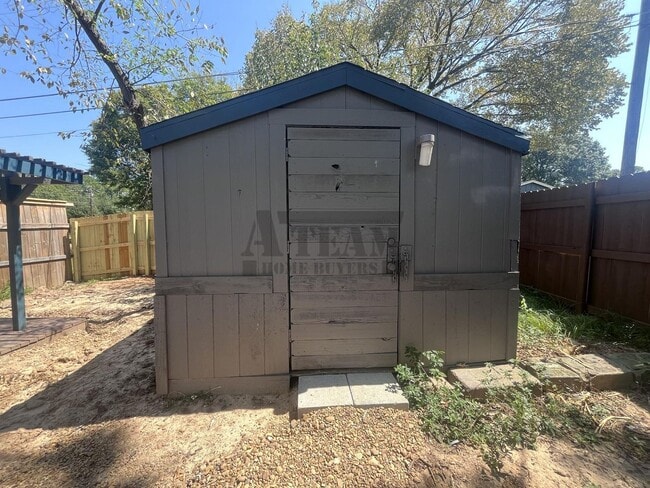 Building Photo - Beautifully updated 3-bedroom, 2-bath home
