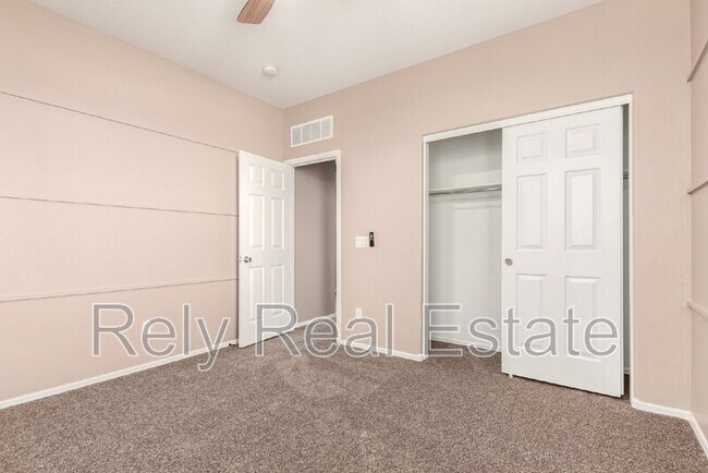 Building Photo - 15204 W Westview Dr