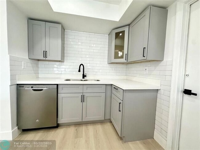 Building Photo - 4510 NW 49th Dr