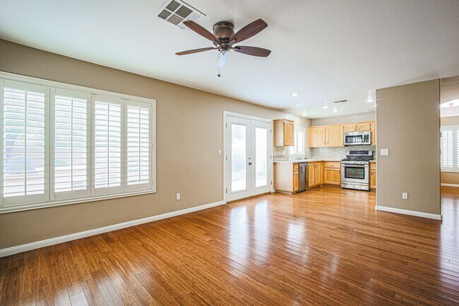 Building Photo - BEAUTIFUL 3 BD HOME LOCATED IN THE HEART O...