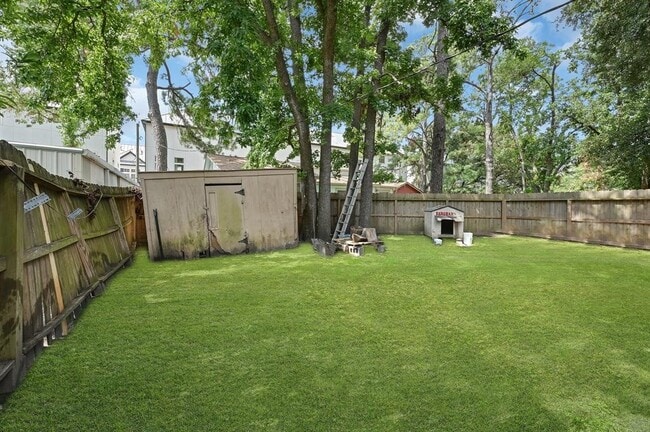 Building Photo - 8829 Carousel Ln