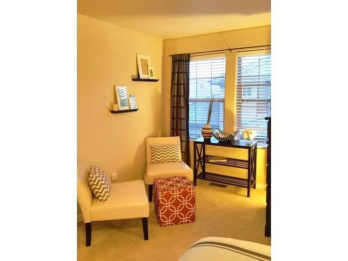 Master sitting area - 9876 Martin Luther King Junior Boulevard