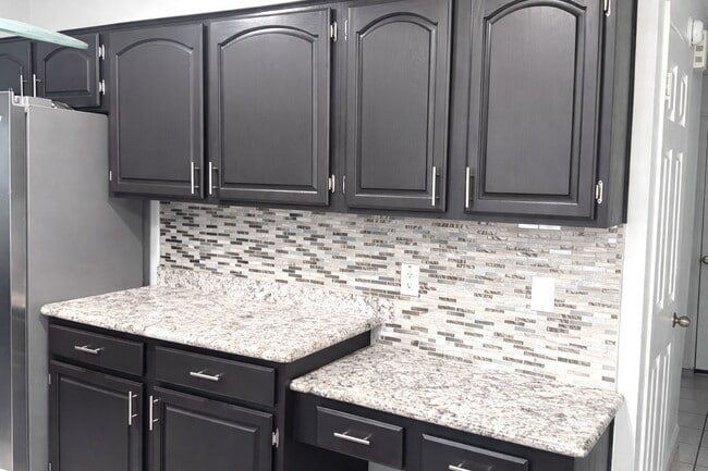 Building Photo - 16910 Country Bridge Rd