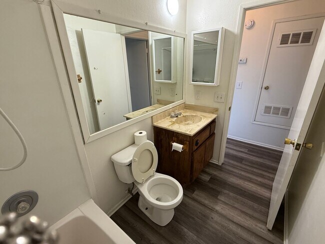 Building Photo - 3711