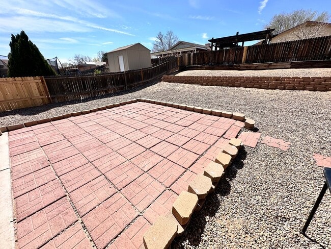 Building Photo - 3 Bedroom 2 Bath 2 Car Garage w/ Fenced in Yard