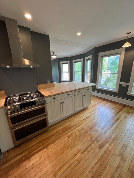 Building Photo - 78 Mellen St