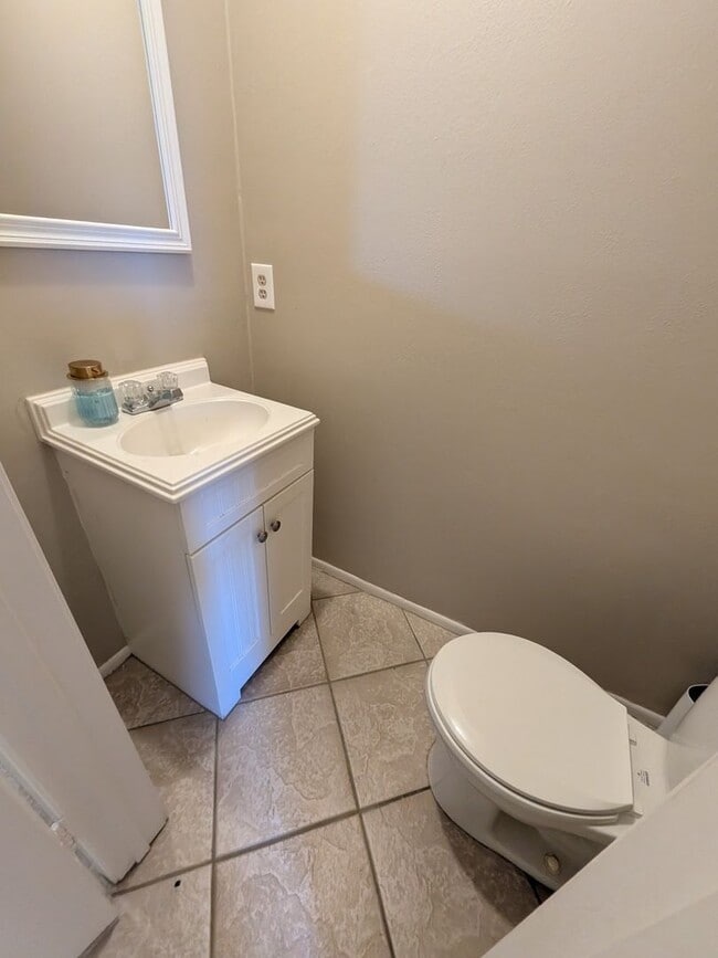 Building Photo - 976 Sunmeadow Dr