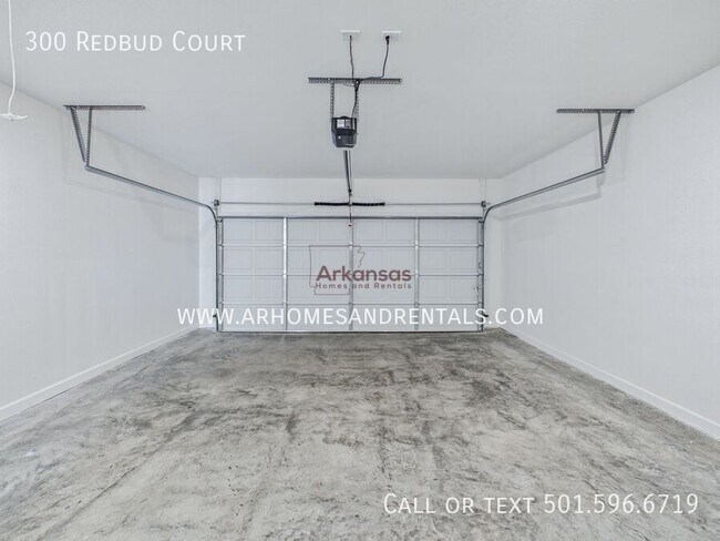Building Photo - 300 Redbud Ct
