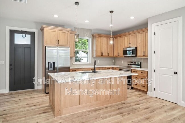 Building Photo - 444 Delaney Park Dr