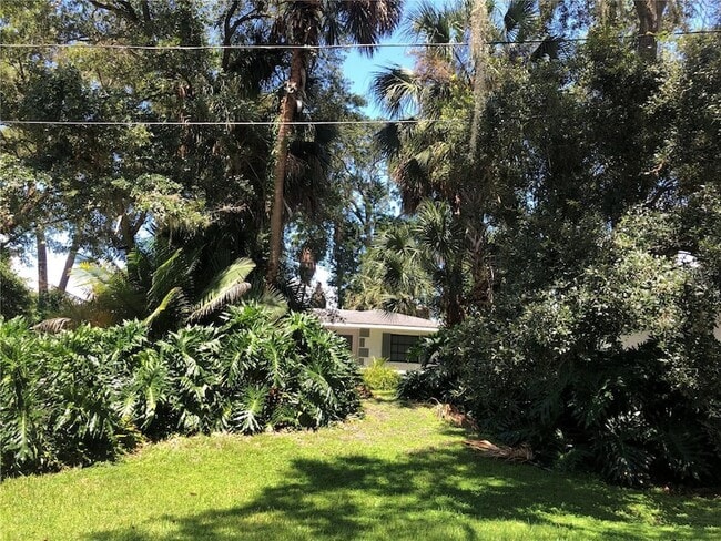 Building Photo - 1120 N Brickell Dr