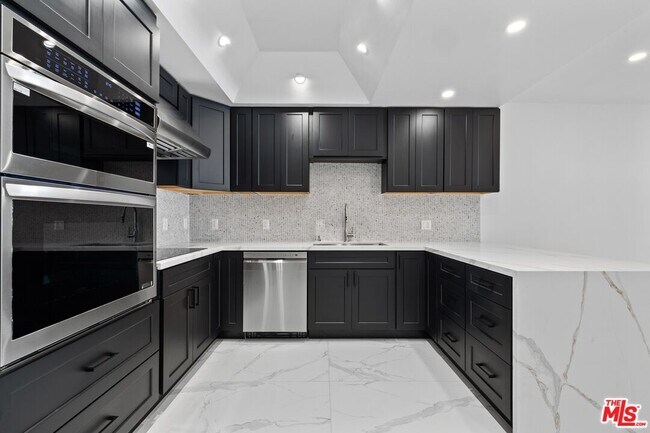 Building Photo - 1100 Alta Loma Rd