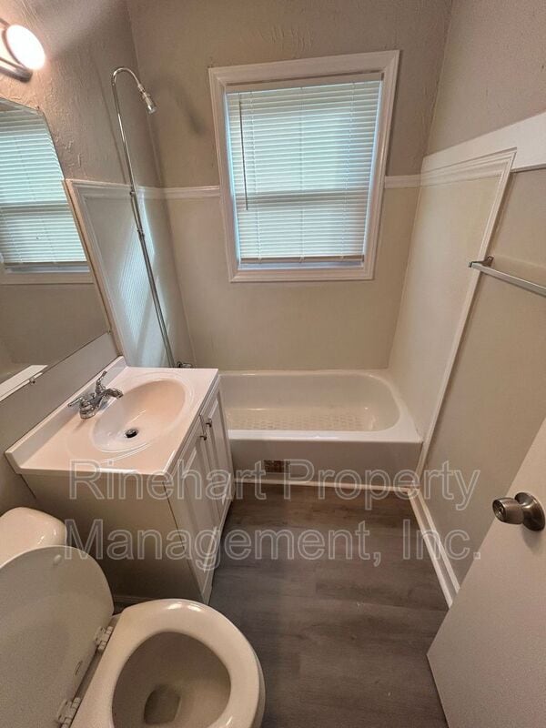 Building Photo - 364 Baker St