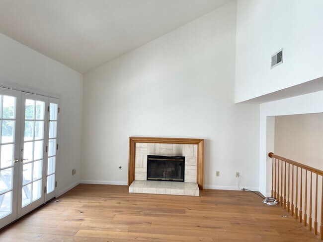 Building Photo - Stunning West Hills Executive Home