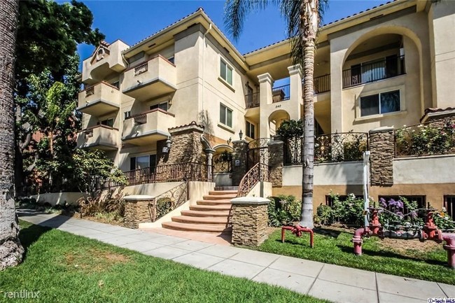Building Photo - 540 E Angeleno Ave