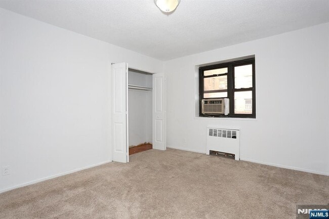 Building Photo - 208 Anderson St