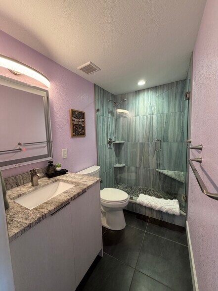 Building Photo - 203 W Crest Ave