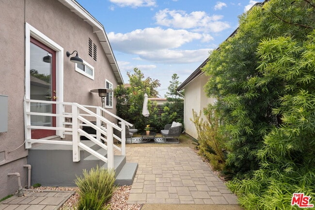 Building Photo - 3836 Seneca Ave