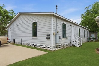 Building Photo - 303 Gans St
