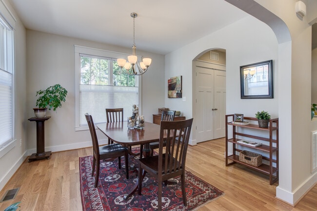 Building Photo - 703 Gerard St