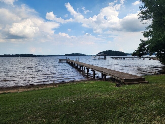 Primary Photo - Fully Furnished Lakefront Home