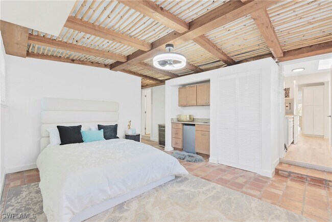 Building Photo - 2125 Marina Dr