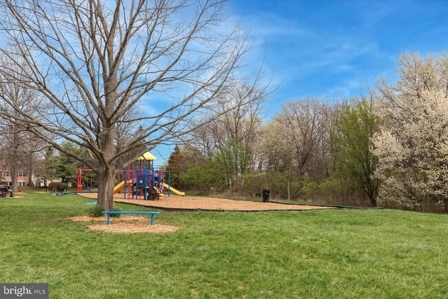 Building Photo - 102 Revere Dr