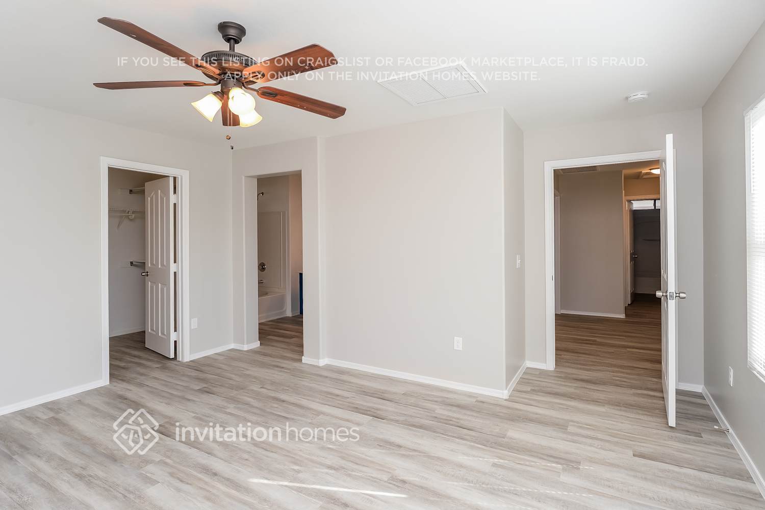 Building Photo - 1391 S Hawk Ln