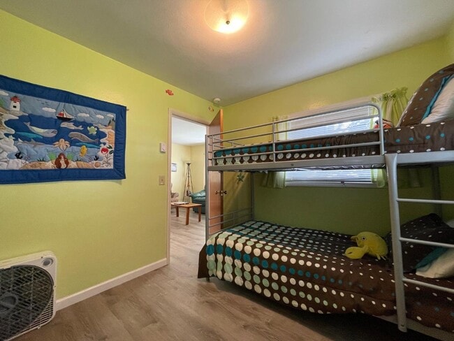 Building Photo - 106 9th St SE