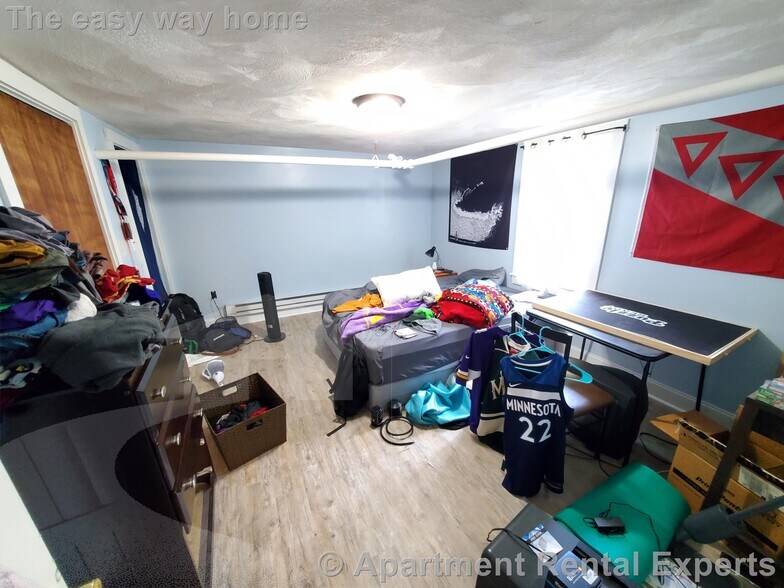 Building Photo - 305 Rindge Ave