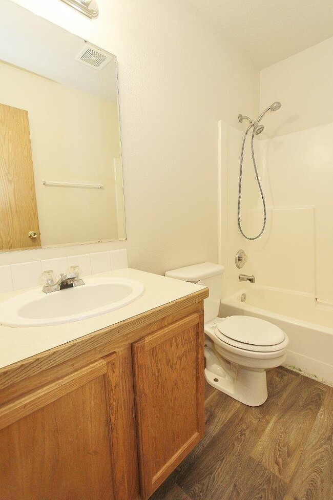 Building Photo - 978 Johnson Dr