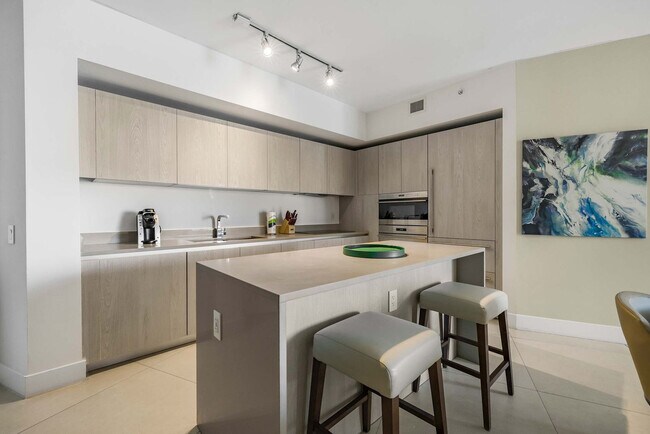 Building Photo - 4111 S Ocean Dr