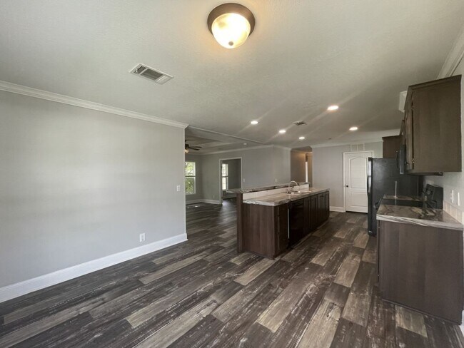 Building Photo - 36116 Plum Ave