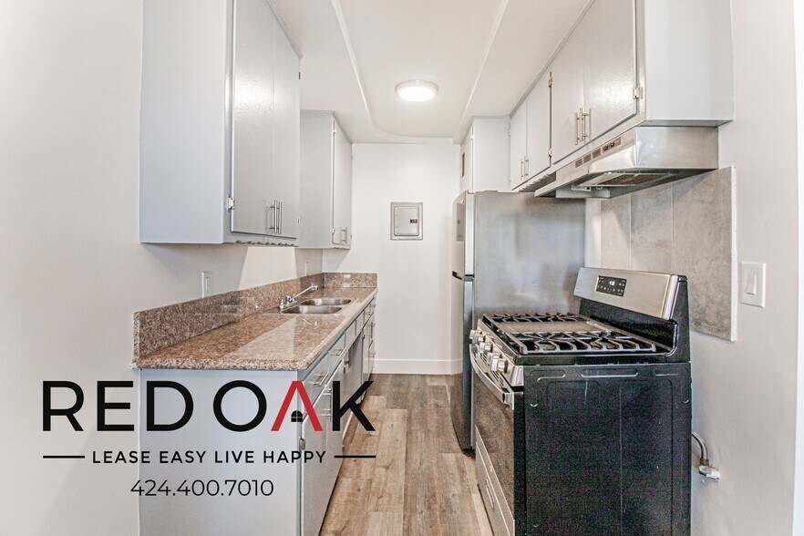 Building Photo - 901 Centinela Ave