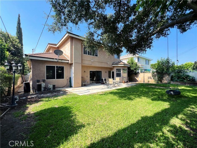 Building Photo - 339 E Floral Ave