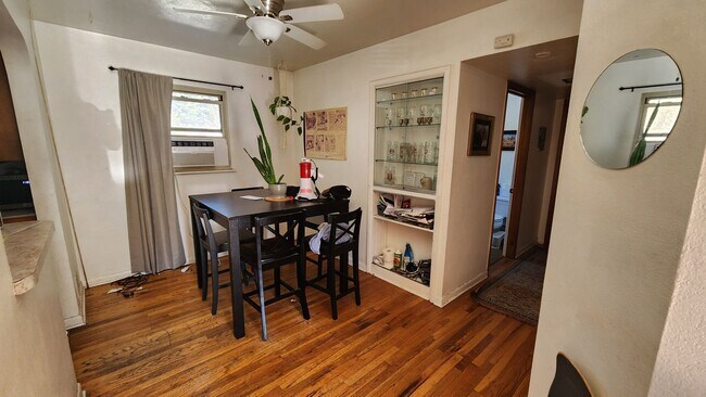 Building Photo - 910 Bungalow Ct