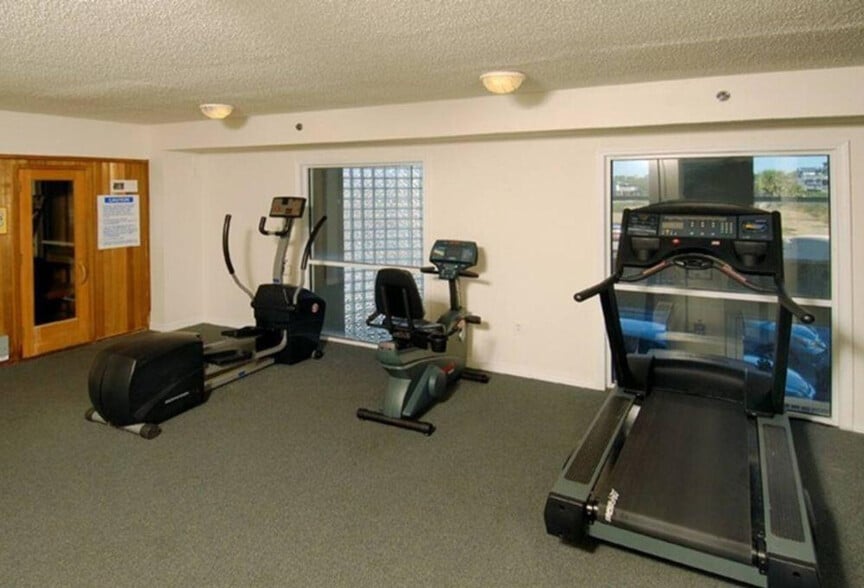 Building Photo - 1057 W Beach Blvd