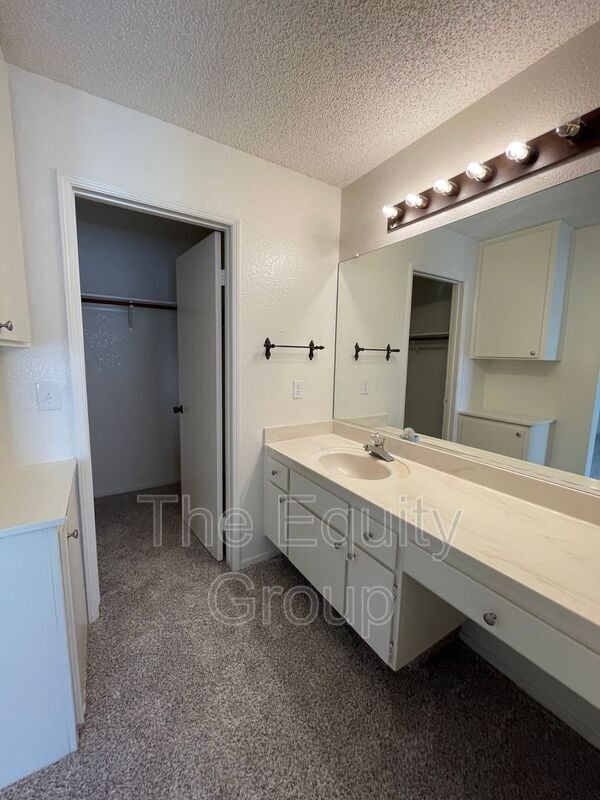 Building Photo - 1345 E Castleview Dr