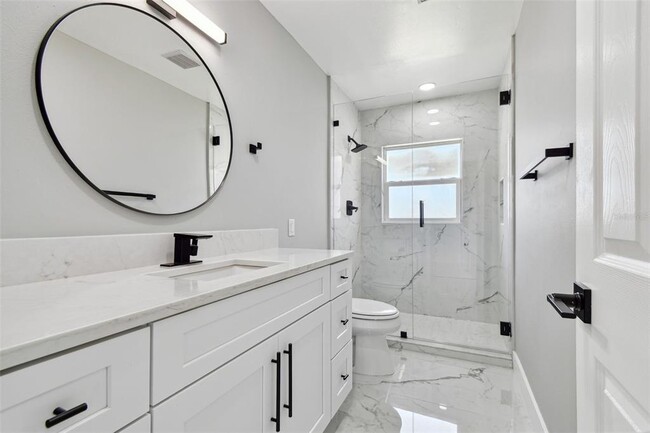 Building Photo - 3913 Fontainebleau Dr