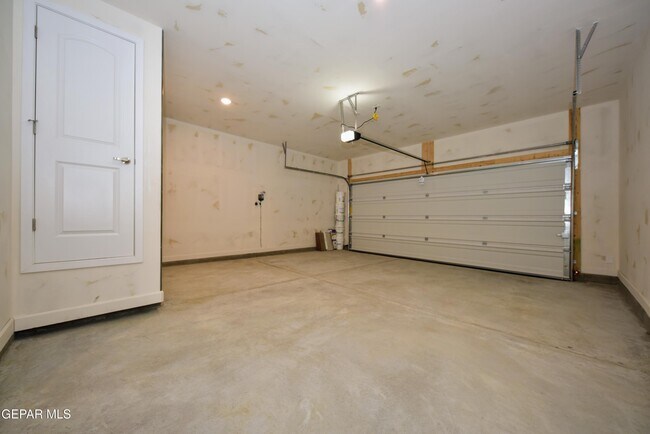 Building Photo - 705 Paseo De La Reina St