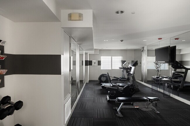 Building Photo - 11023 Fruitland Dr