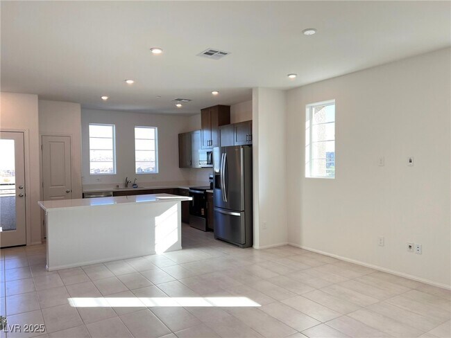 Building Photo - 137 Harmonica Ave