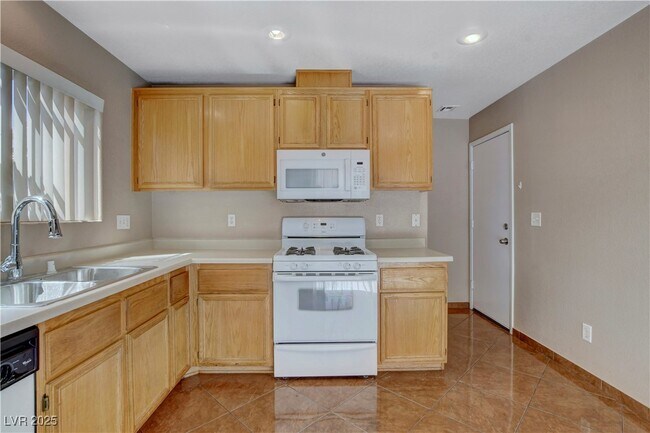 Building Photo - 1259 Black Cherry St