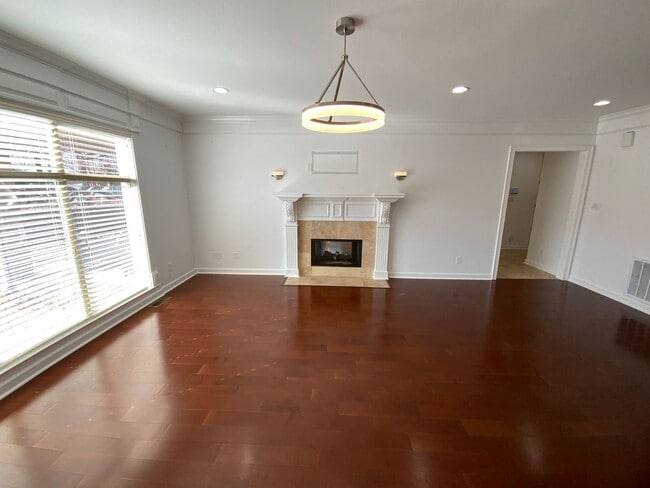 Building Photo - 123 Courts Ln