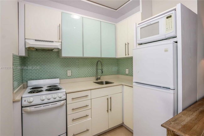 Building Photo - 2477 SW 22nd Terrace