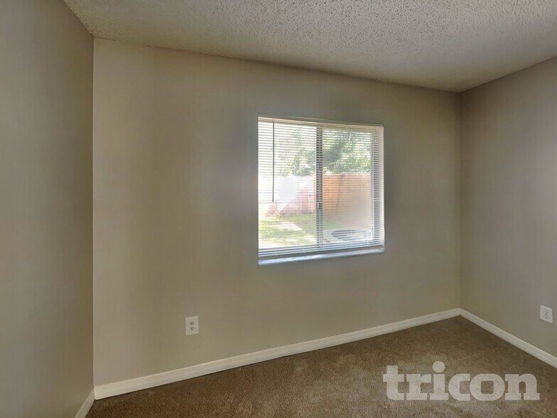 Building Photo - 1718 Brandon Trace Ave