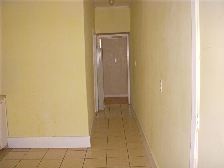 Building Photo - 305 S Magnolia St