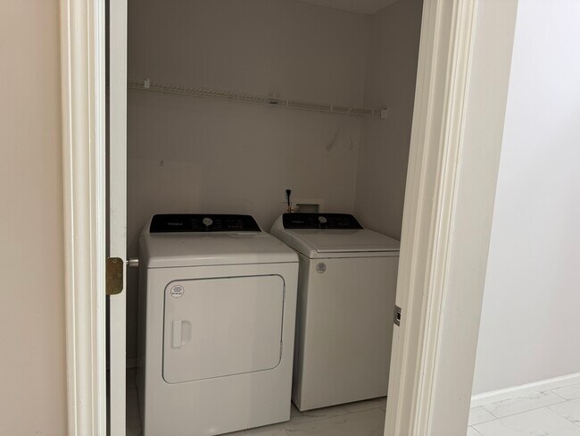 Building Photo - 5458 Hidden Gardens Dr