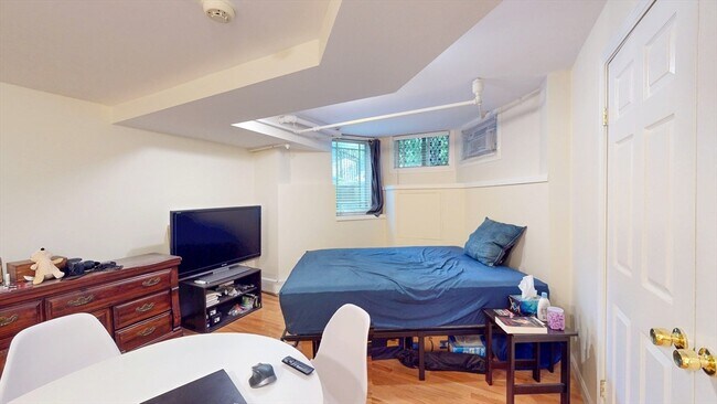 Building Photo - 170 Marlborough St