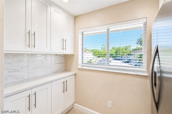 Building Photo - 2360 Naples Trace Cir