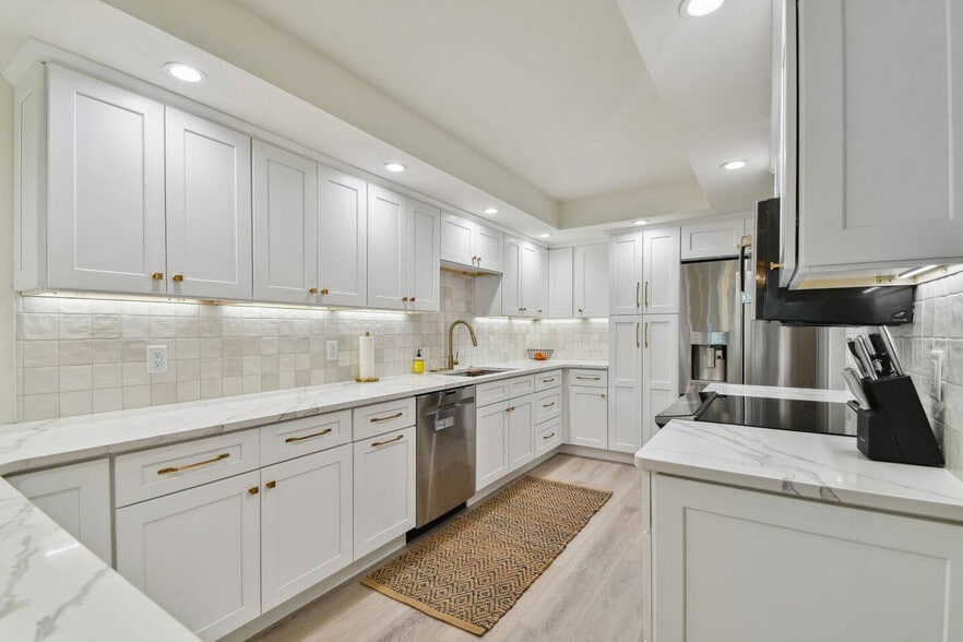 Building Photo - 5055 Gulf of Mexico Dr